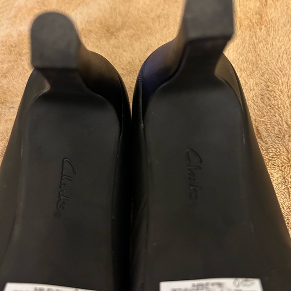 Clarks black leather pumps - Picture 8 of 8